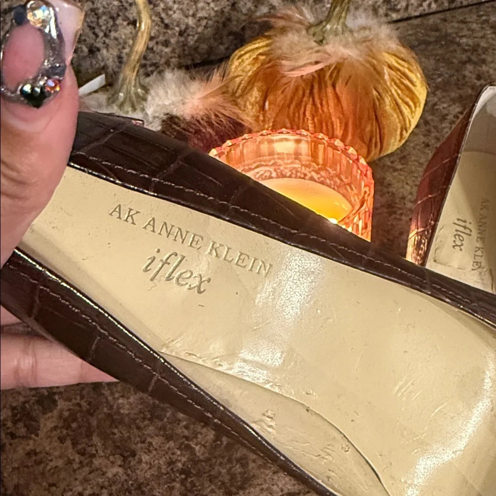 Anne Klein Dark Brown Crocodile Pattern Heels - Picture 2 of 7